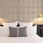 Отель Grand Coeur Latin 4*